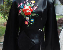 Vintage 1970s Women's Asian Cheongsam Handmade Black Silk Embroidered Floral Kimono Long Sleeves Rockabilly Jacket Dress Coat