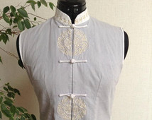 Vintage cheongsam dove grey blouse with contrasting white piping. Free shipping