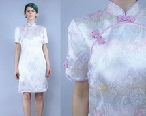50% OFF SALE Vintage Asian Mini Dress Satin Cheongsam Dress Chinese Wedding Dress Floral Embroidered Cream Pink Qipao Mandarin Collar (M)