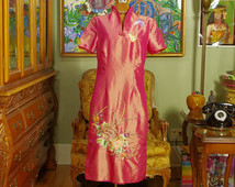 Vintage Exotic Hot Pink 70's Asian Sheath . Shimmering Floral & Butterfly Embroidery . Cheongsam . Changeant Rose to Orchid Silk Blend .