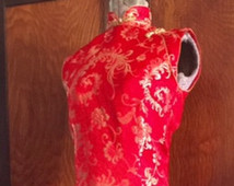 Vintage Cheongsam Red and Gold Sleeveless Oriental Dress Silk Satin Asian Wiggle Dress XS / S