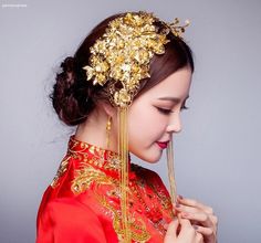 Handmade itemMaterials: metallic parts, rhinestones, chinese jewelry, acrylic pearls CUSTOMER CAREMake-to-order item. Allow 3-4 day for production.Due to the na