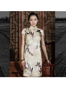 Leaf Pattern on Butter Yellow Cheongsam - "Reflections on  life“